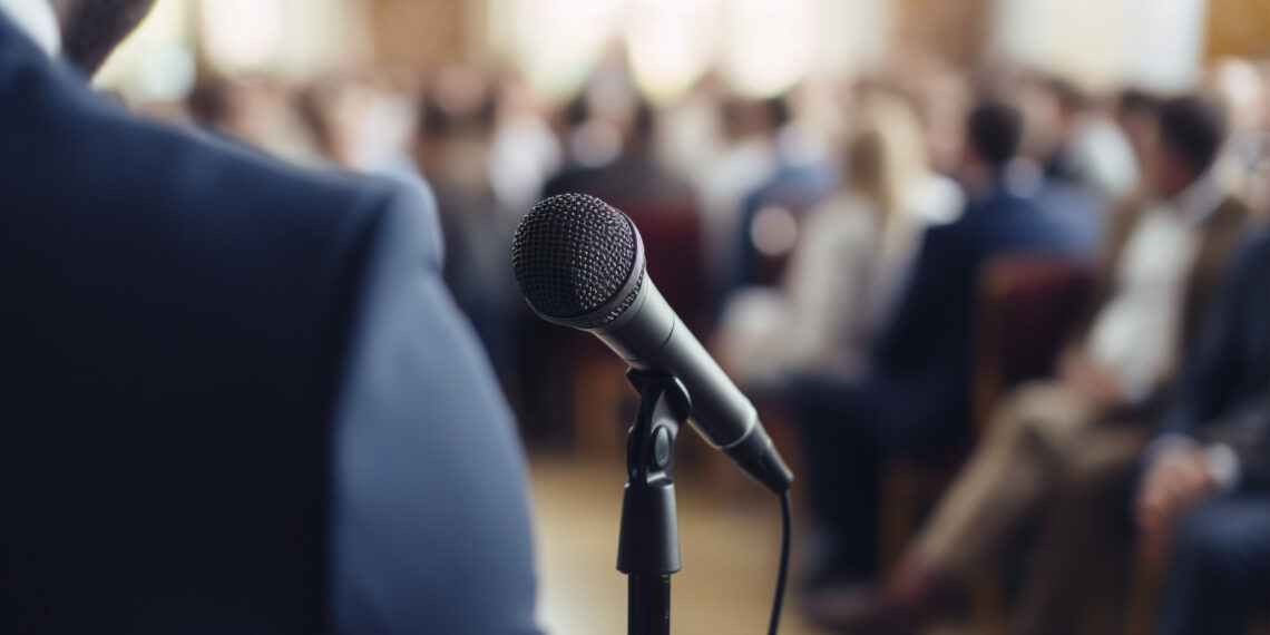15 këshilla për të përmirësuar aftësitë tuaja të të folurit në publik