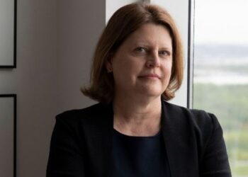 Buzbee, gruaja e parë që drejtoi një nga mediat më të njohura në botë