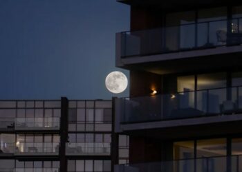 Si Hëna po i bën ditët më të gjata në Tokë