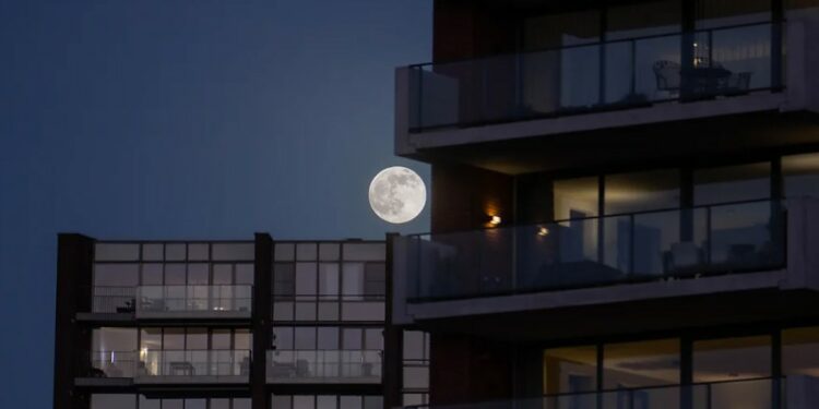 Si Hëna po i bën ditët më të gjata në Tokë