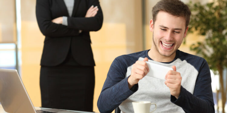 10 cilësitë e një punonjësi të keq!