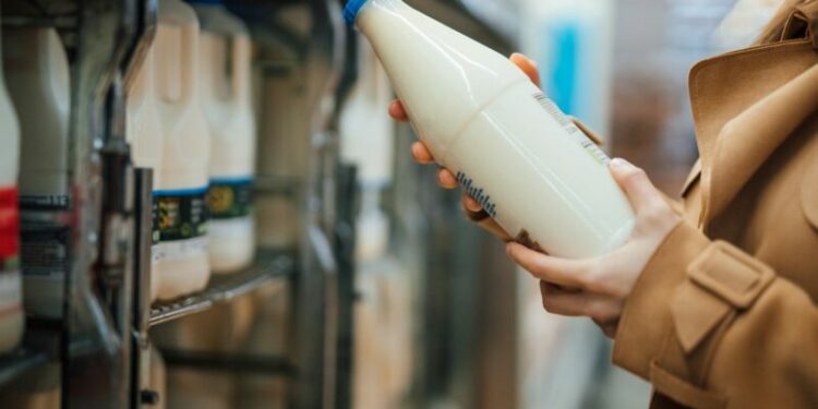 Çmimet e qumështit në Shqipëri 20.7% më të larta se mesatarja e BE në 2023