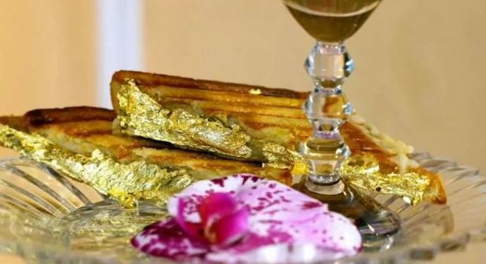 Sanduiçi më i shtrenjtë në botë: Kushton 214 dollarë dhe është i mbuluar me ar