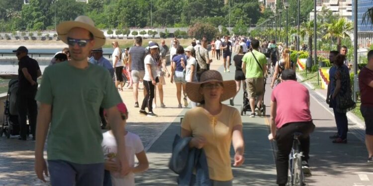 Paradoksi i Shqipërisë, rritje ekonomike që nuk përkthehet në të ardhura për qytetarët