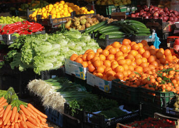 E tatëpjeta e prodhimit, tregu mbahet me mallra importi