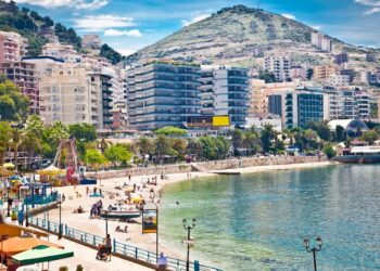 Bilanci i turizmit, 267 milionë euro mbetën në vend nga sektori