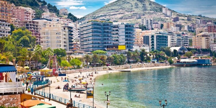 Bilanci i turizmit, 267 milionë euro mbetën në vend nga sektori