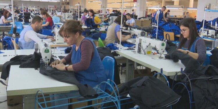 Fasonët marrin tatëpjetën, rënia 18.6% në 5 muaj