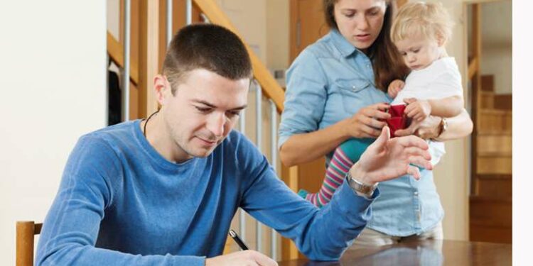 Në çfarë ‘investuan’ familjet shqiptare 12 vitet e fundit? – ‘Boom’ interneti, kondicionerësh, makinash e panelesh diellore