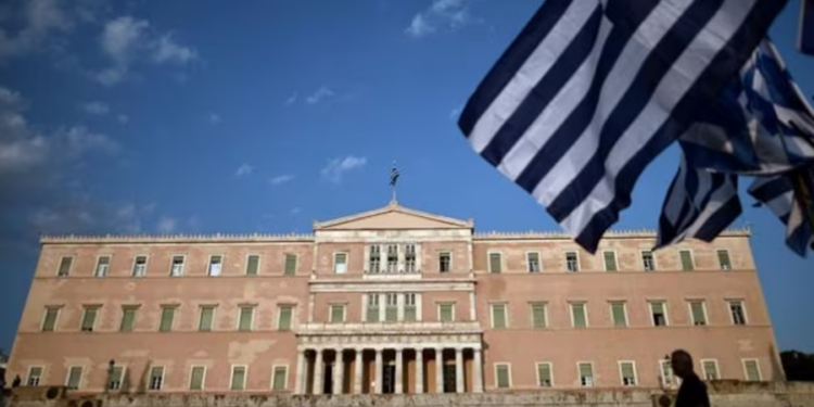 Tkurrja e popullsisë, qeveria greke vendos të shtojë orët e punës