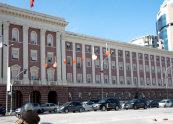 Kuvendi kërkesë Autoritetit të Konkurrencës”: Veç ushqimeve, hetim edhe spitalet private dhe bizneset në turizëm