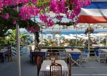 Turistët dorështrënguar nuk i ‘zëvendësojnë’ dot shqiptarët e ikur, konsumi i dobët edhe në tremujorin e parë