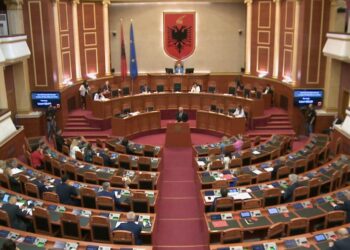 Sot seancë e jashtëzakonshme në Kuvend, votohet kryetarja e re dhe ndryshimet në qeveri