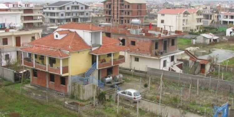 Vendimi i qeverisë/Mbi 230 mijë ndërtime në pritje të legalizimit, ja kush do të ketë përparësi