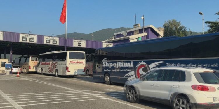 Sigurojmë makinat, por jo shëndetin. Rritja e turizmit shton të ardhurat për kompanitë e sigurimeve