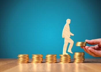 Pagat e punonjësve të bashkive do të rriten nga 20 deri në 40%