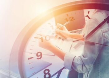 Shqiptarët të dytët në Europë me orët më të gjata të punës. Administrata punon 3.7 orë më pak në javë se të tjerët