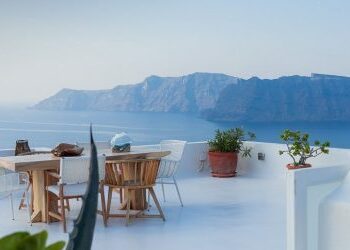 Pse shtëpitë në ishujt grekë janë blu dhe të bardha?