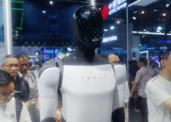 Musk: Tesla do të përdorë robotë humanoidë brenda vitit të ardhshëm