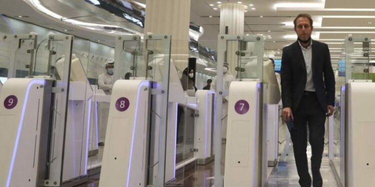 Biometria dhe skanimi i fytyrës: Aeroporti i parë në botë pa dokumente mund të jetë gati në vitin 2025