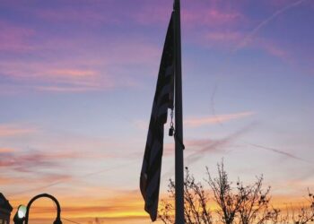 Në bursa rikthehet qetësia, por tregjet globale dominohen nga frika