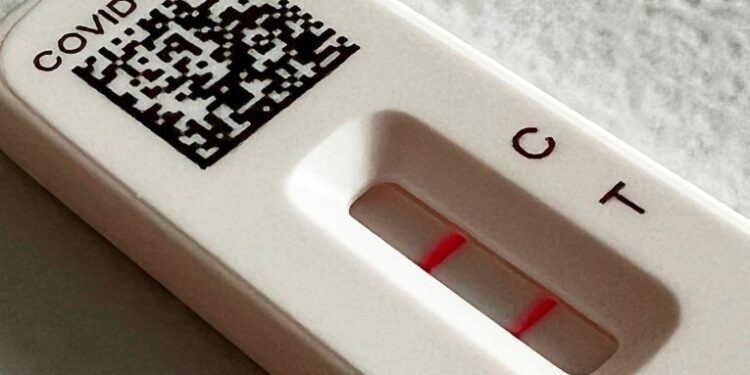 OBSH paralajmëron: COVID ende ‘shumë me ne’ me 20%. Rastet po rriten globalisht