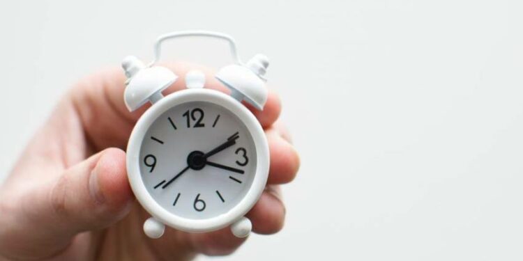 Ata që zgjohen herët, më produktivë dhe të kënaqur