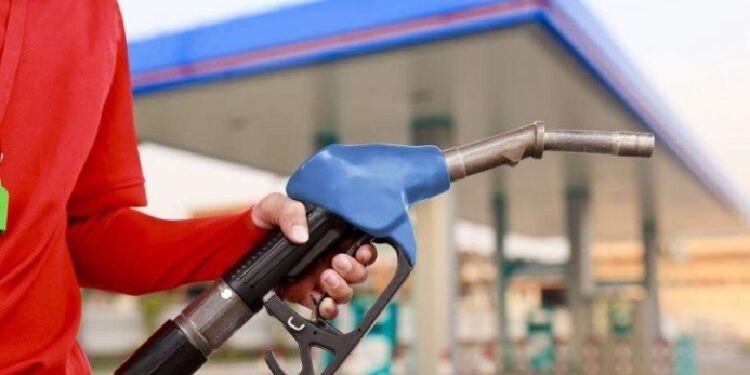 Bien me 5-7 lekë cmimet e karburanteve