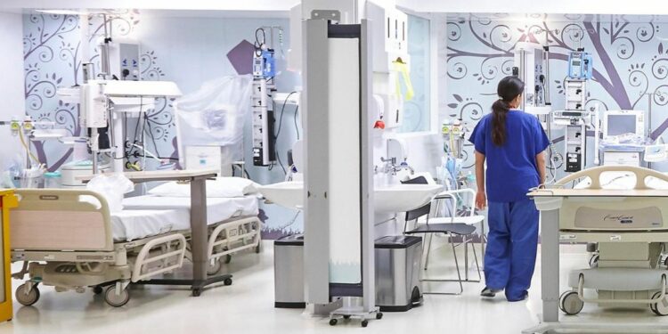 Ministrja e Shëndetësisë: Drejtuesit e spitaleve e kanë të ndaluar të kenë klinika private