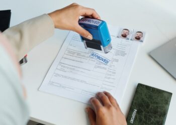 Shtohet numri i të huajve me leje qëndrimi në Shqipëri, shumica për punësim