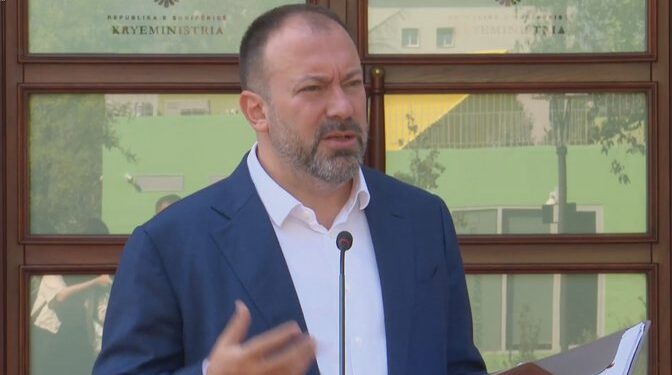 Rritje fondesh për të gjitha bashkitë, Mazniku: Rrtja e pagave e unifikuar për të gjithë pushtetin vendor