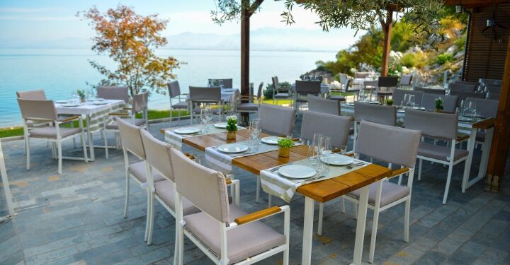 Ku ju kushtojnë më shtrenjtë hotelet e restorantet në Europë, si renditet Shqipëria