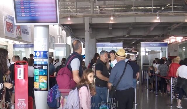 600 mijë më shumë se vjet, shqiptarët po ikin jashtë për të kaluar pushimet dhe jo vetëm…