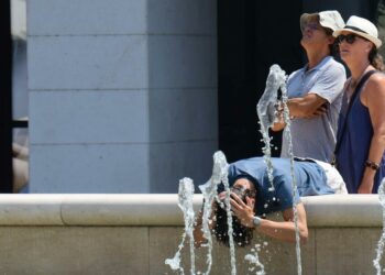 Mesdheu: Vapa përvëluese po kthehet në normalitetin e ri