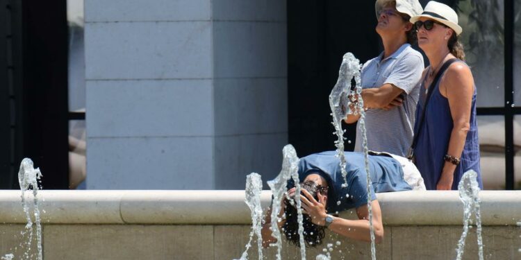 Mesdheu: Vapa përvëluese po kthehet në normalitetin e ri