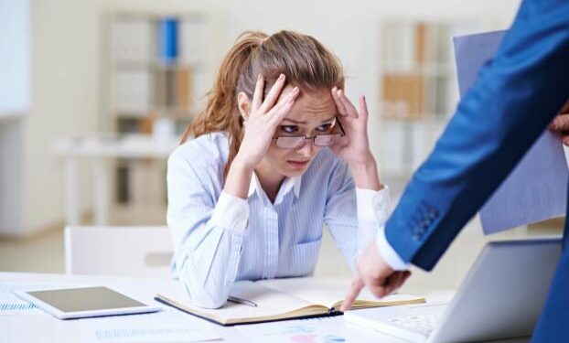 Tri zakone të këqija që e dëmtojnë karrierën