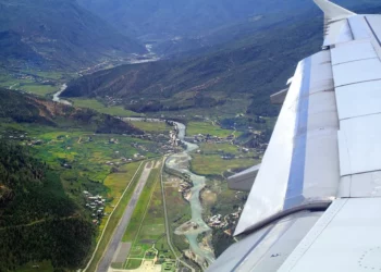 Aeroporti ndërkombëtar ku vetëm 50 pilotë në botë mund të ulin avionët