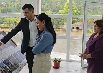 Balluku viziton shkollën e rikonstruktuar në Klos: Sipas parametrave të eficencës së energjisë