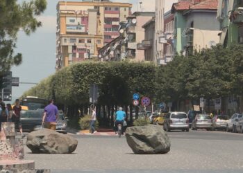 Rritet besimi tek ekonomia, përjashtim bëjnë shërbimet