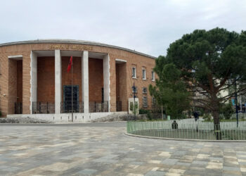 Banka e Shqipërisë analizon gjendjen e ekonomisë, risqet janë ende të pranishme