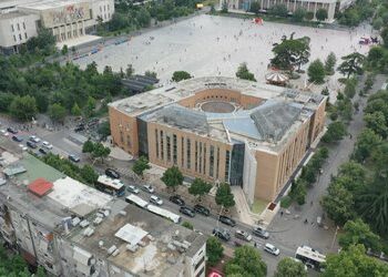 Thirrja e Bankës së Shqipërisë: Risqet ekzistojnë, në horizont mund të shfaqen kriza