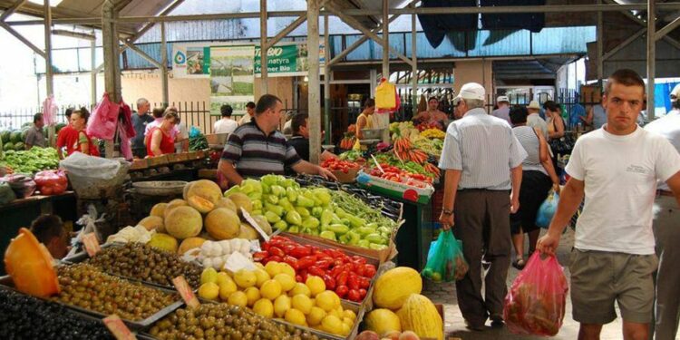 Cmimet rriten lehtë në gusht, por inflacioni mbetet brenda objektivit prej 2%