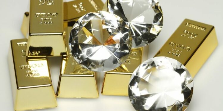 Çfarë është më e rrallë, diamantet apo ari? Dhe cila është më e shtrenjtë