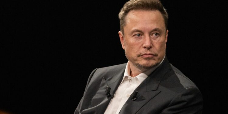 Elon Musk rrugës për t’u bërë miliarderi i parë në botë deri në vitin 2027