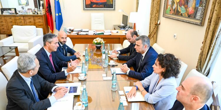 Guvernatori, takim me drejtuesit e Moody’s: Ekonomia po ecën mirë