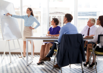 10 sjellje që ju ndihmojnë të bëheni lider