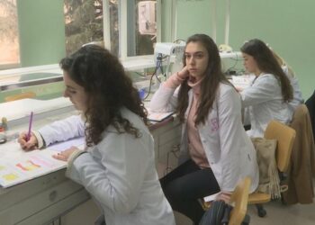 Tre vite punë në Shqipëri pas diplomimit, miratohen ndryshimet në ligjin për studentët e Mjekësisë