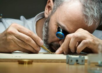 Krijuesi i pavarur rus trondit industrinë me orën më të hollë në botë