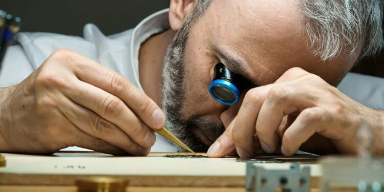 Krijuesi i pavarur rus trondit industrinë me orën më të hollë në botë