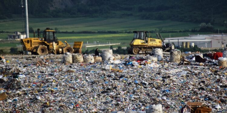 1 banor prodhon 318 kg mbetje në vit, i depozitojmë kryesisht në landfille
